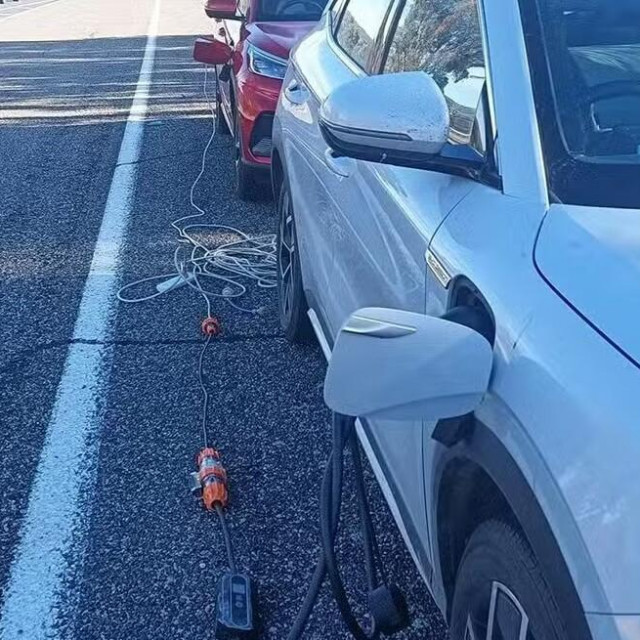 Punjenje auta drugim autom