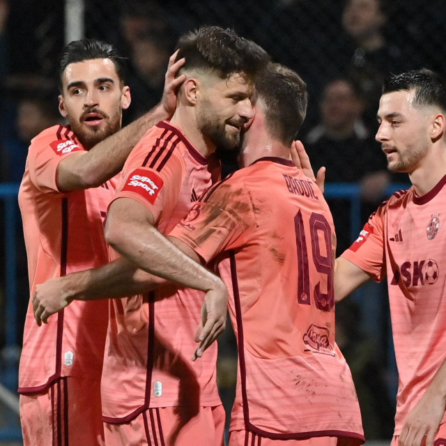 Brodić sa suigračima