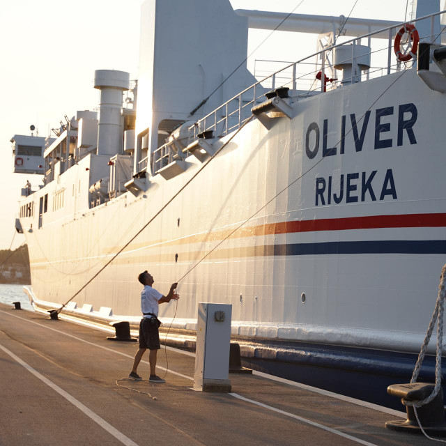 Jadrolinijin novi trajekt Oliver stigao u Velu Luku nakon kvara