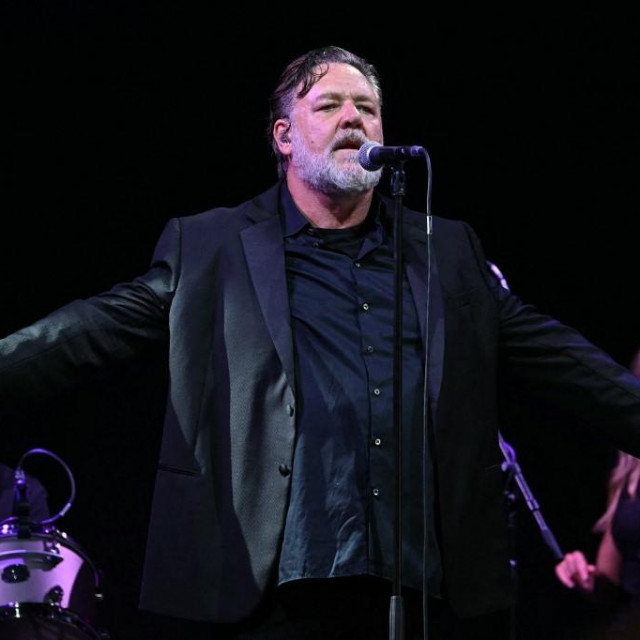 Russell Crowe na Glastonbury festivalu