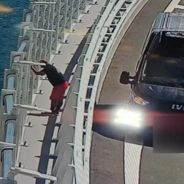 Muškarac na Pelješkom mostu