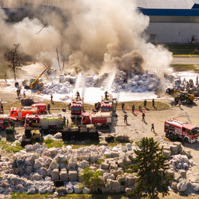Požar u postrojenju tvrtke Drava International u Osijeku