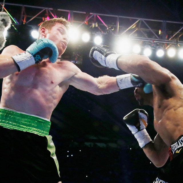 Canelo Alvarez i James Kirkland