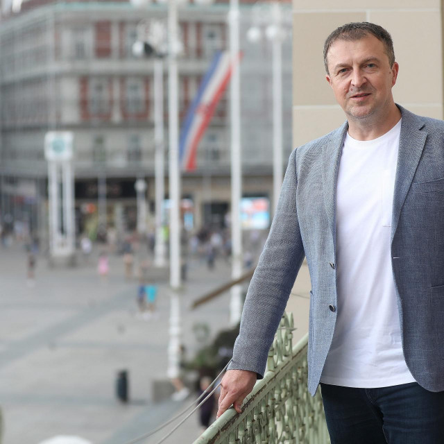 Hrvoje Tkalčić, redoviti profesor seizmologije i matematičke geofizike te voditelj Odsjeka za geofiziku na Australskom nacionalnom sveučilištu