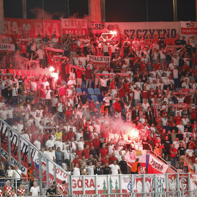 Navijači Poljske na Opus Areni