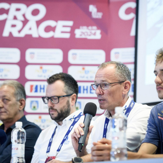 Ante Ćurkov, gradonačelnik Vodica, Luka Mišović, tehnički direktor, Vladimir Miholjević, direktor utrke i bicklist Fran Miholjević