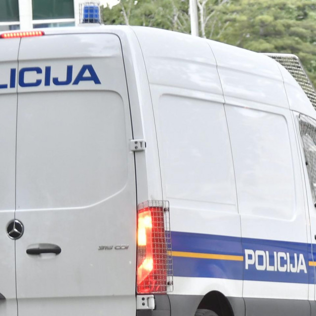 Policijski kombi
