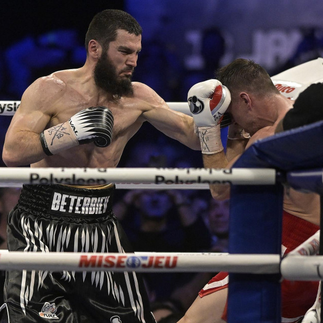 Artur Beterbiev vs. Callum Smith