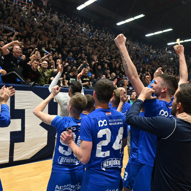 Slavlje igrača Futsal Dinama i navijača