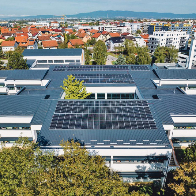 Solarne ploče na OŠ Nikole Hribara u Velikoj Gorici