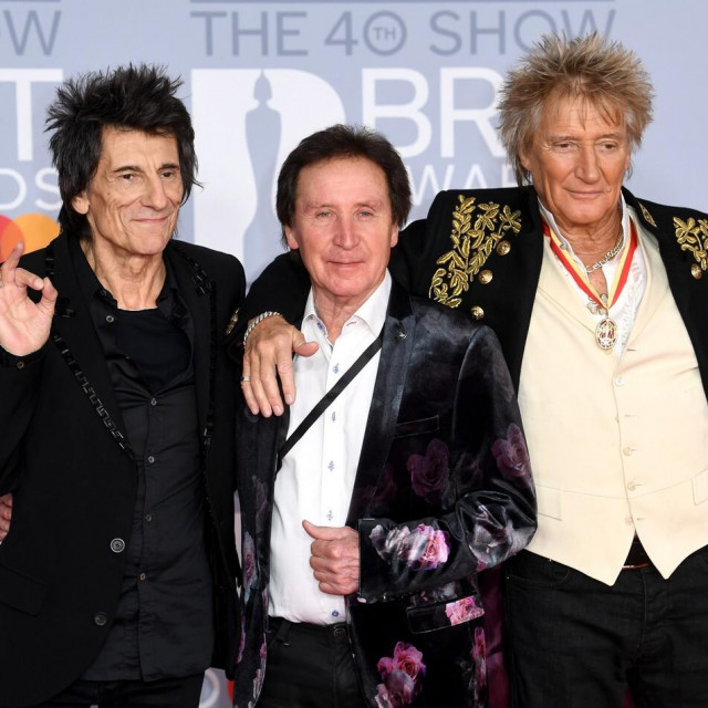 Kenney Jones s Ronniejem Woodom i Rodom Stewartom
