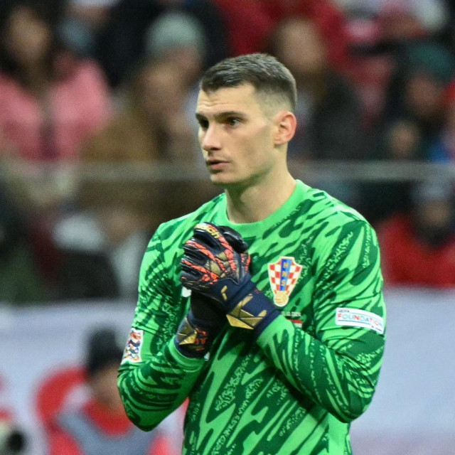 Dominik Livaković je suspendiran zbog crvenog kartona u Varšavi
