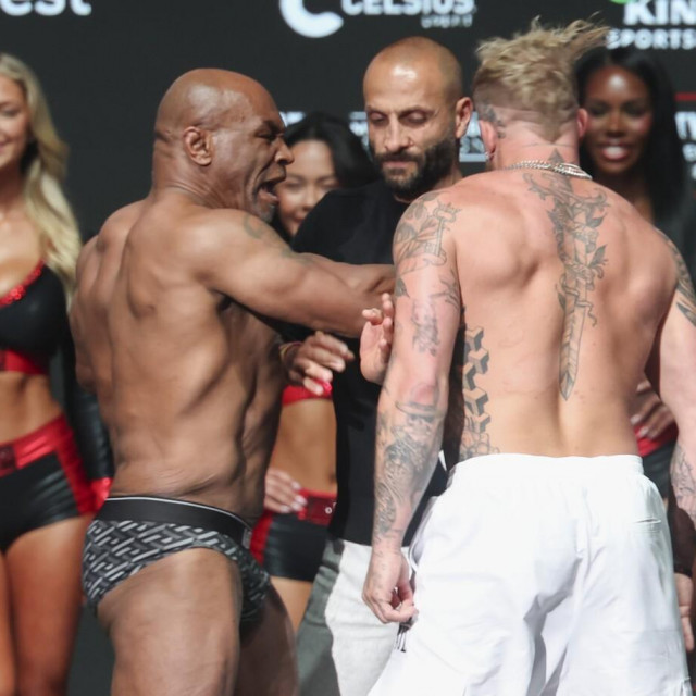Mike Tyson (lijevo) i Jake Paul (desno)