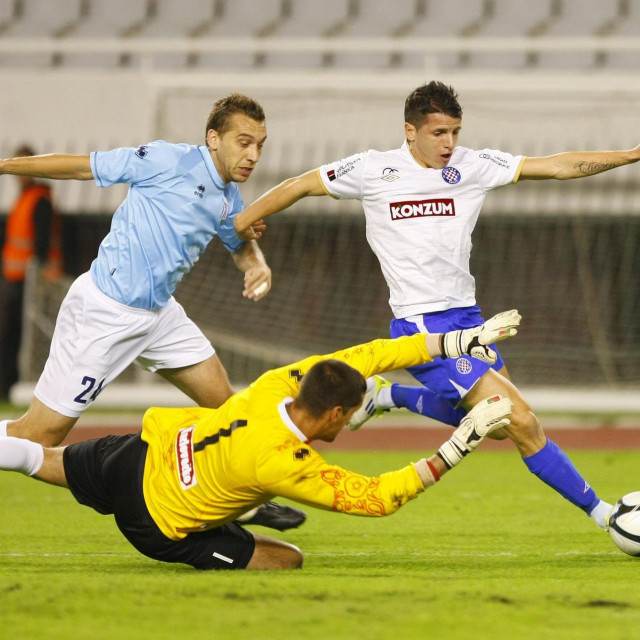 Barisica i golmana Ivana Grabovca.