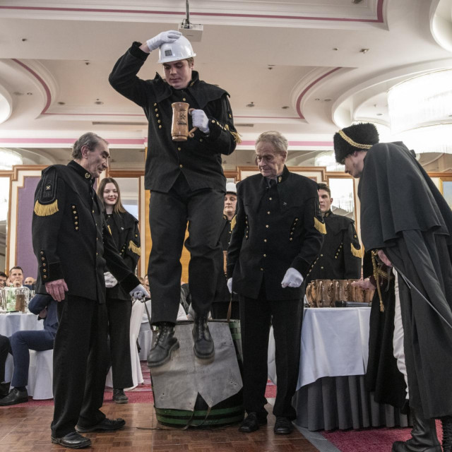 35. tradicionalna rudarska svečanost ‘Skok preko kože‘ kojom se obilježava Dan sv. Barbare, zaštitnice rudara, naftaša i geologa u Zagrebu