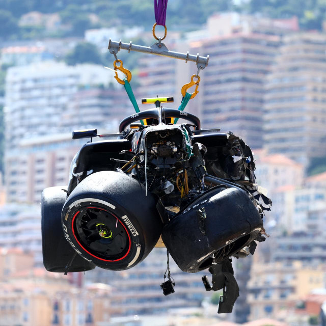 Ostaci Perezova bolida nakon zabijanja u ogradu u Monte Carlu