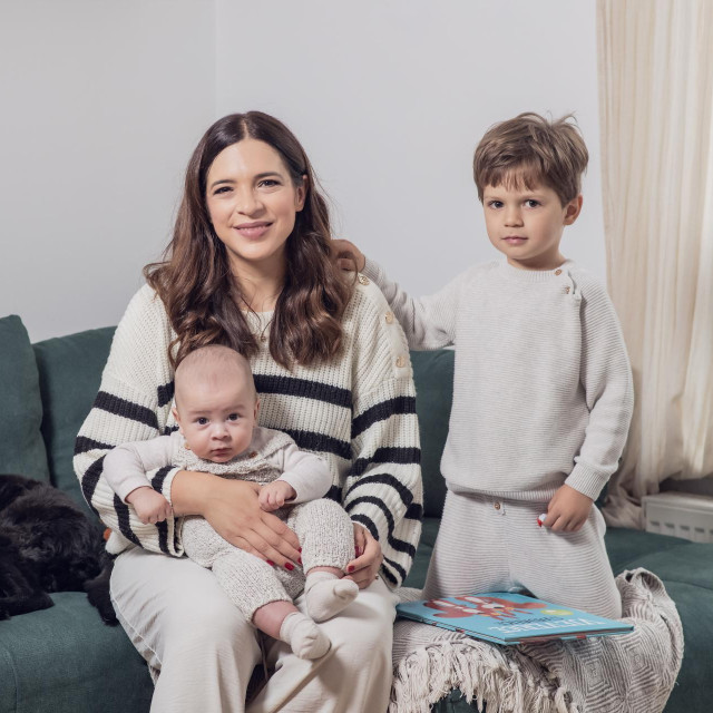 Obitelji društvo pravi i kujica Klisa koju su Nina i Dino pronašli na Klisu