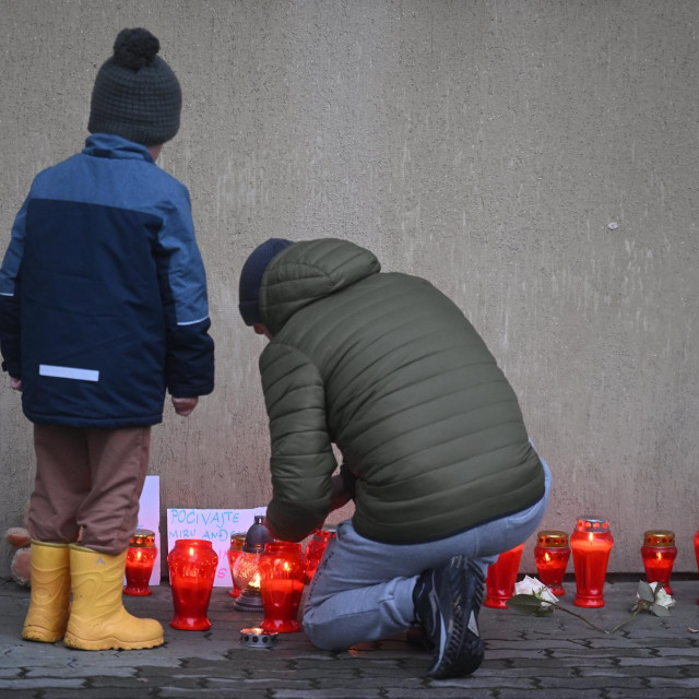 Građani u Prečkom pale svijeće