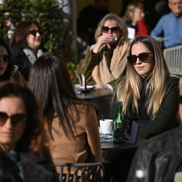 Zadar, 231124 Zadrani su uzivali u lijepom vremenu i setnji gradoma na subotnje jutro.