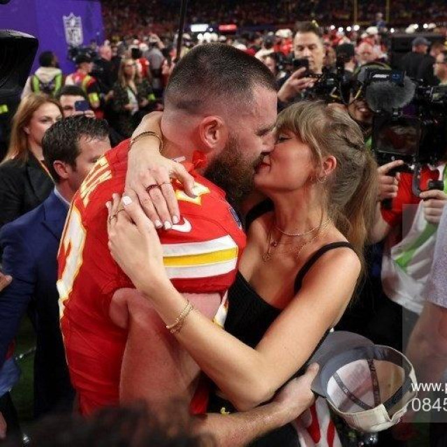 Poljubac godine Taylor Swift i Travisa Kelcea