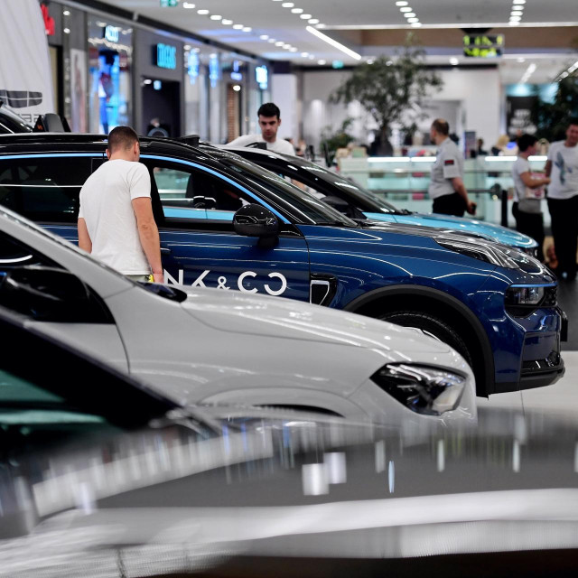 Novi automobili, ilustracija