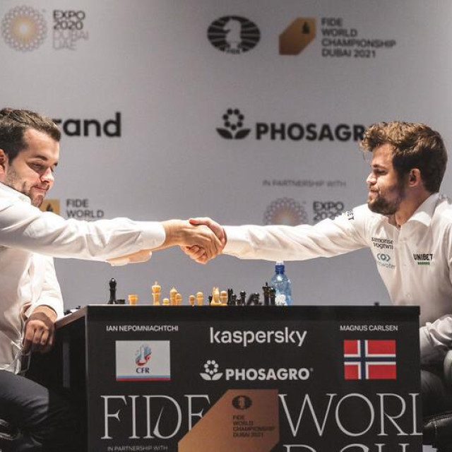 Nepomnjašči i Carlsen