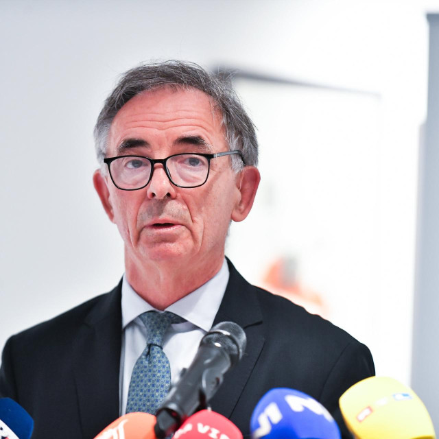Pupovac je opet u nezgodnoj situaciji. Napadaju ga iz Beograda, a napadaju ga i s hrvatskog desnog spektra

 