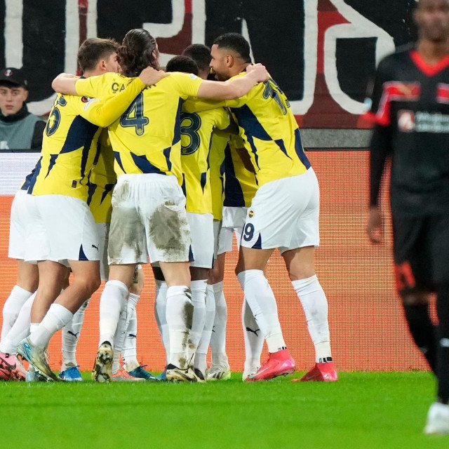 Momčad Fenerbahčea u proslavi pogotka