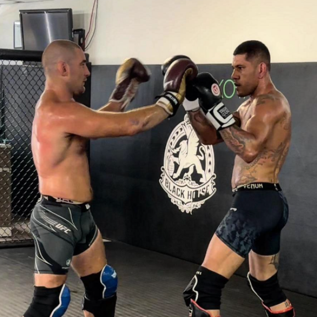 Sean Strickland (lijevo) i Alex Pereira (desno)