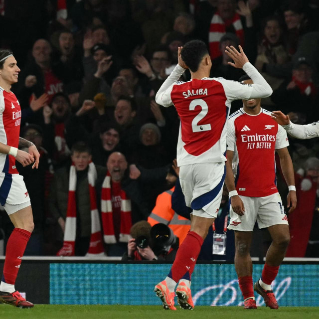Igrači Arsenala slave gol