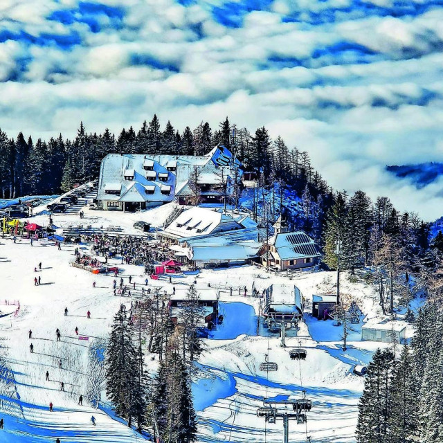 S novom šesterosjednom žičarom s grijanim sjedalima i zaštitnim kabinama, Krvavec je postavio nove standarde udobnosti