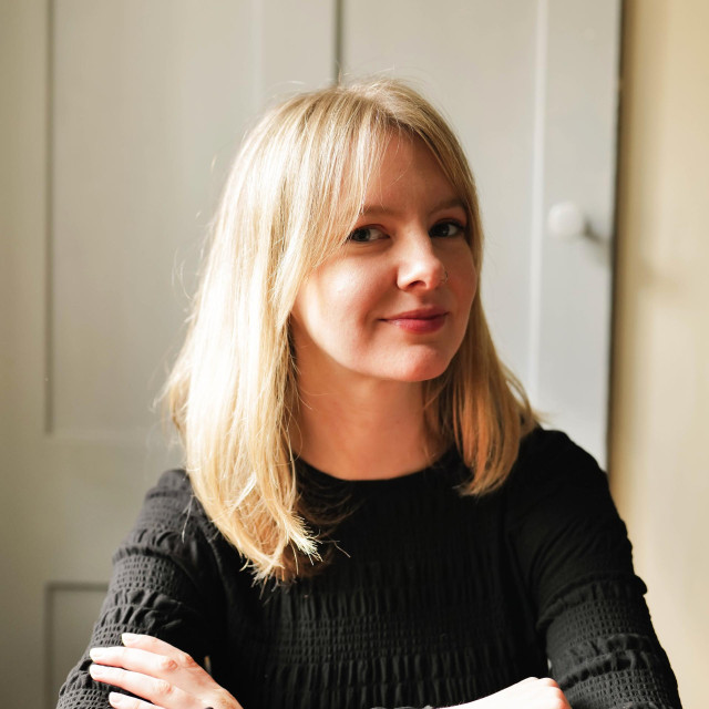 Australsko-britanska književnica Emilia Hart