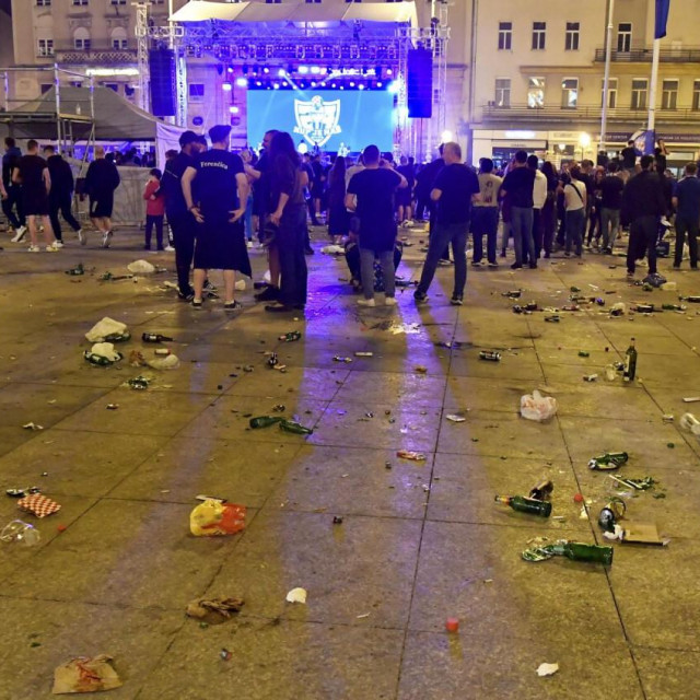 Trg bana Josipa Jelačića nakon proslave Dinamovog naslova