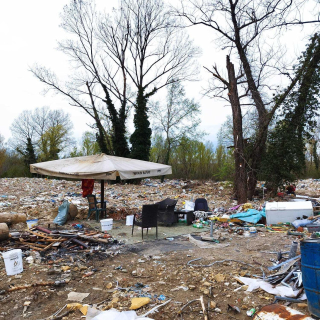 Količina i sastav odbačenog smeća u šumi u Ježdovcu.