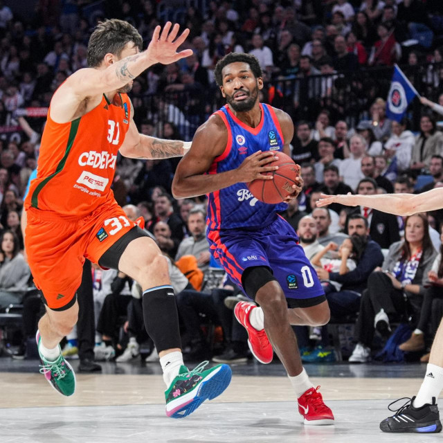 Jaleen Smith u akciji protiv Cedevita Olimpije
