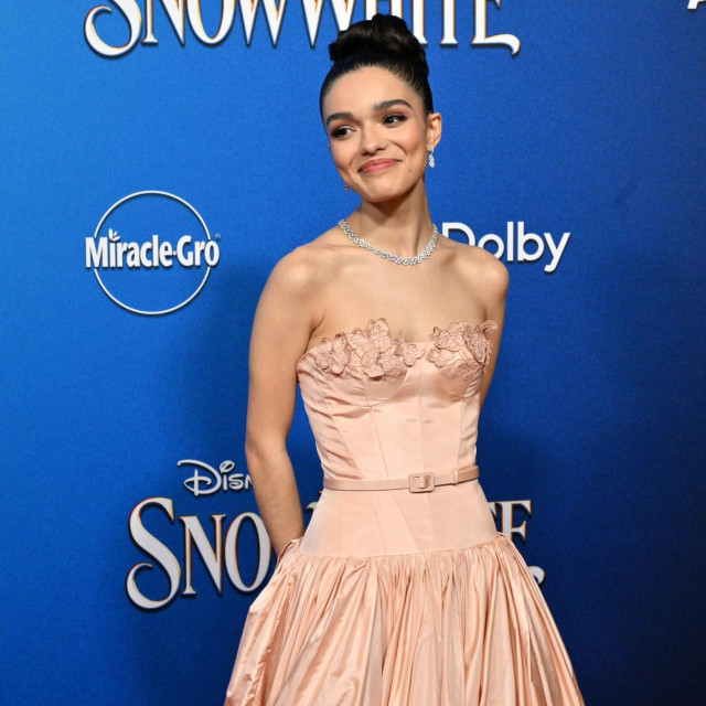 Rachel Zegler na američkoj premijeri ‘Snjeguljice‘