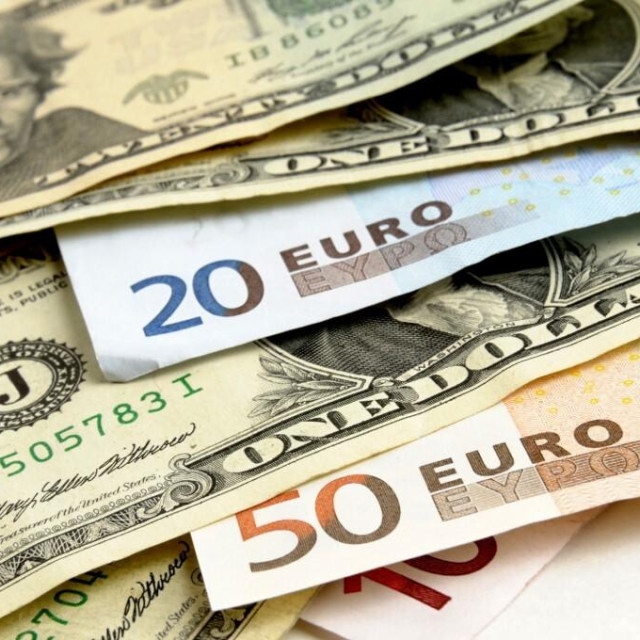 Glavni je razlog za rast eura najavljeno uvođenje velikih javnih investicijskih programa u Njemačkoj i Europi