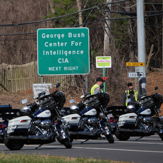 Policija ispred sjedišta CIA-e