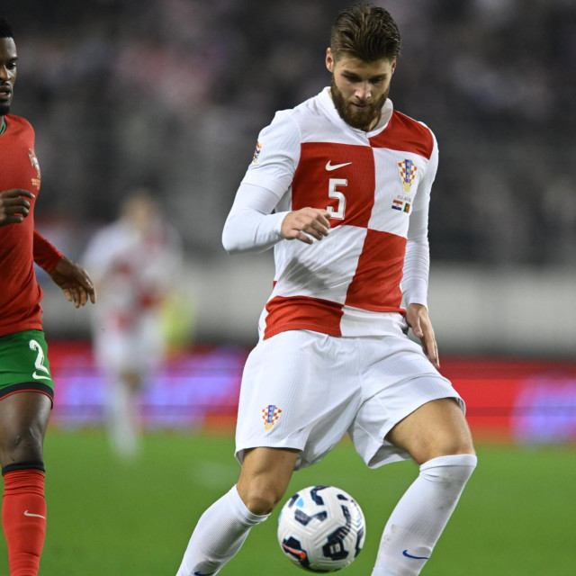 Duja Ćaleta-Car bi trebao dobiti prednost nad Pongračićem