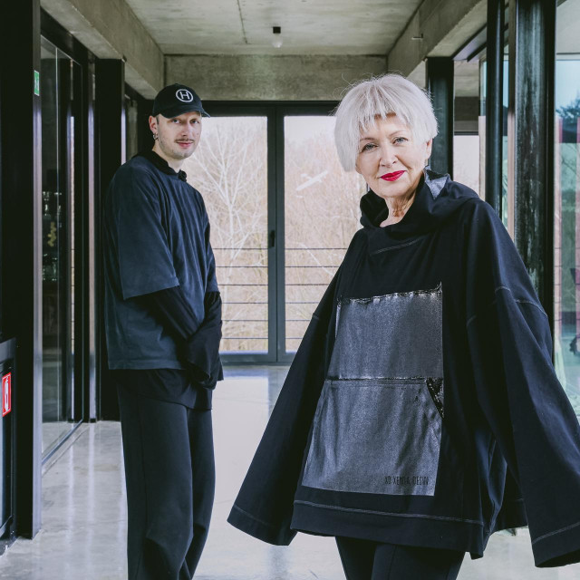 Cijela kolekcija nastala je iz ostataka materijala iz prethodnih kolekcija, takozvanih deadstock materijala XD kolekcija