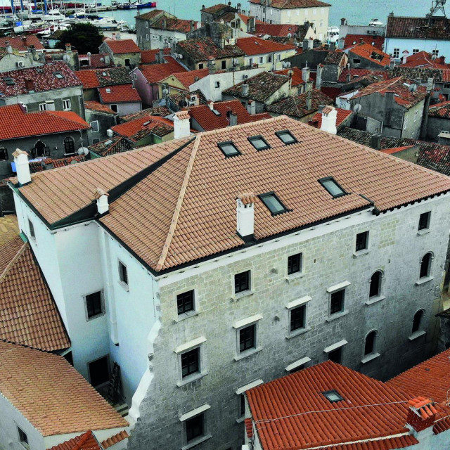 Palača Moise, Cres