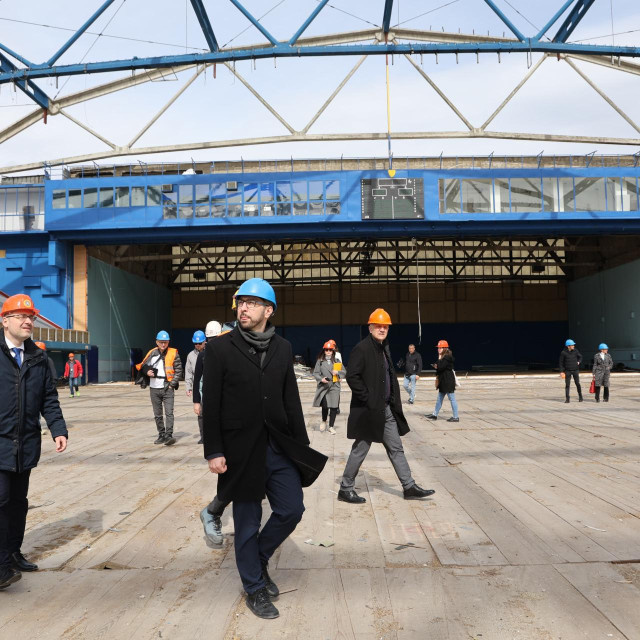 Tomislav Tomašević je s medijima i zamjenikom Korlaetom obišao gradilište Doma sportova