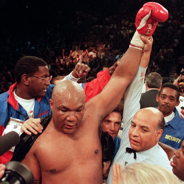 George Foreman nakon osvajanja teškaškog naslova u 45. godini života