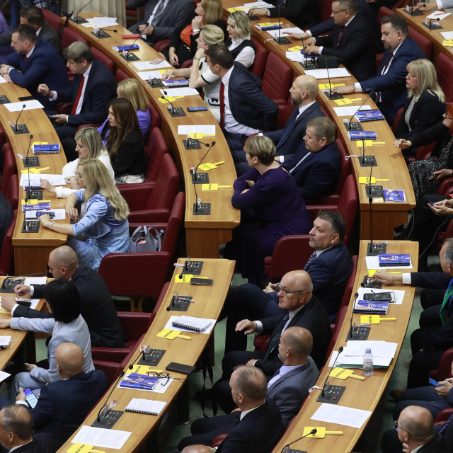 Zastupnici polažu prisegu