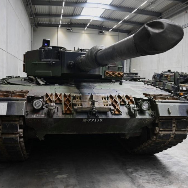 Njemački tenk Leopard 2 u pogonu Rheinmetalla