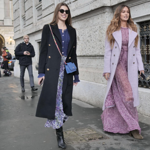 Gotovo istovjetni modeli kaputa, samo drugih boja, te vrlo slični uzorci: primjer prijateljske usklađenosti