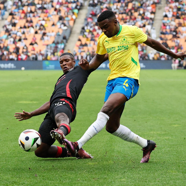 Teboho Mokoena (desno)