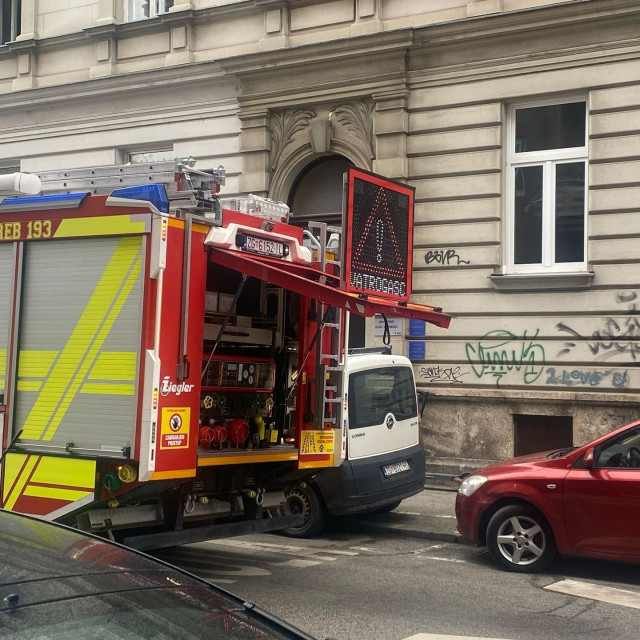Požar je ugašen, a očevid je u tijeku, nakon čega će biti poznato više detalja