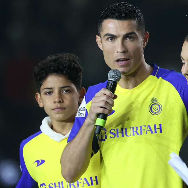Cristiano Ronaldo Jr. s ocem i majkom