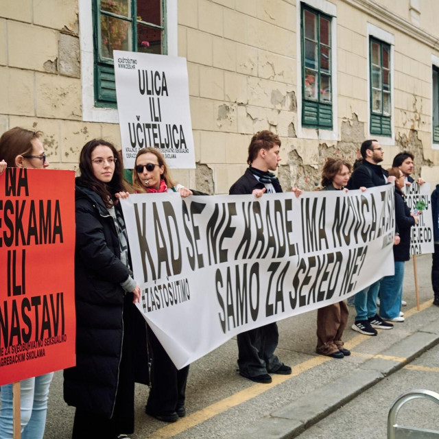 Ispred Gradske skupštine zastupnike i zastupnice dočekali su prosvjednici